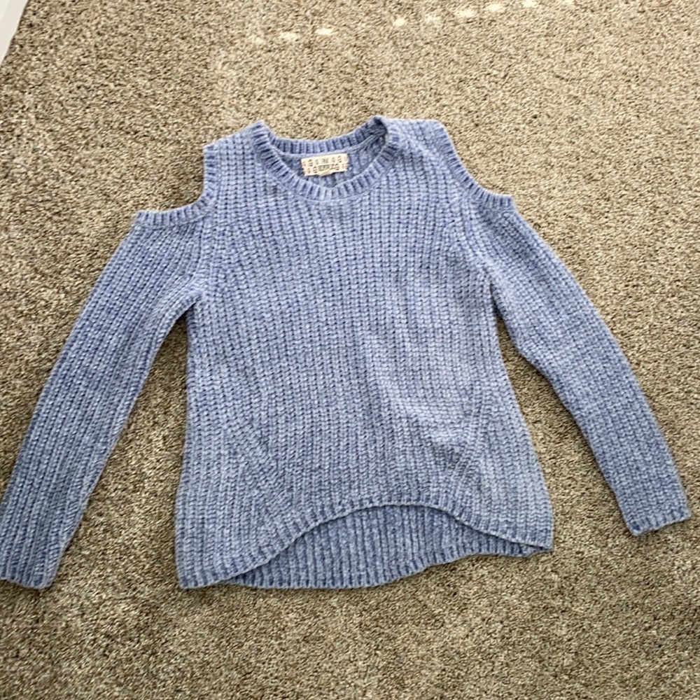 Cold shoulder sweater in baby blue size youth small 7/8